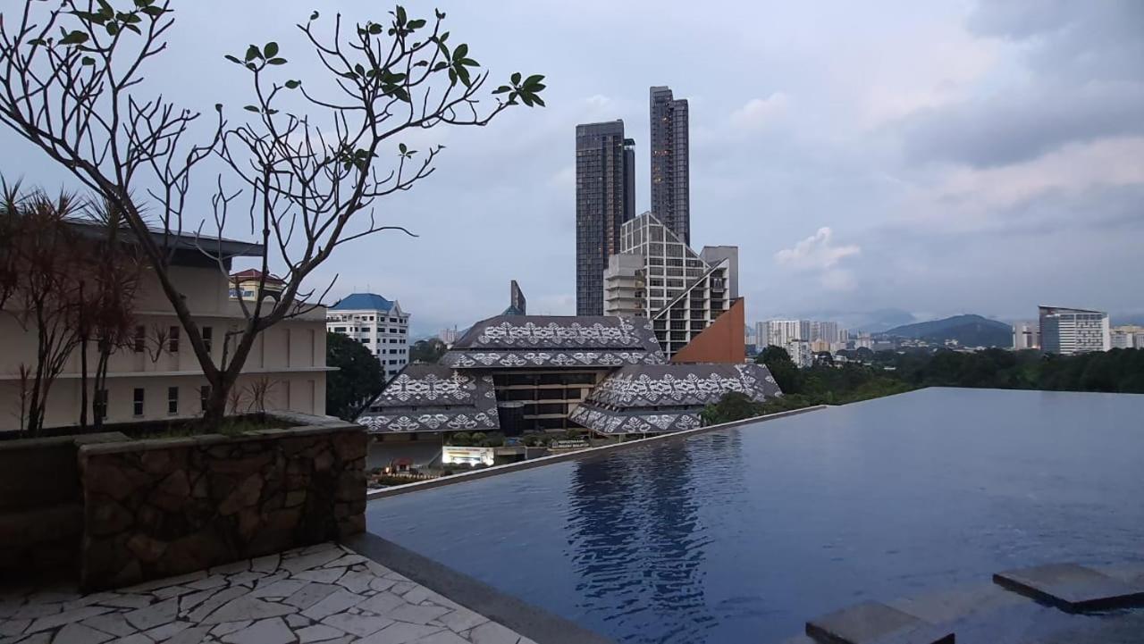 Jalan Tun Razak: Location Near Healthcare & Cultural Hubs
